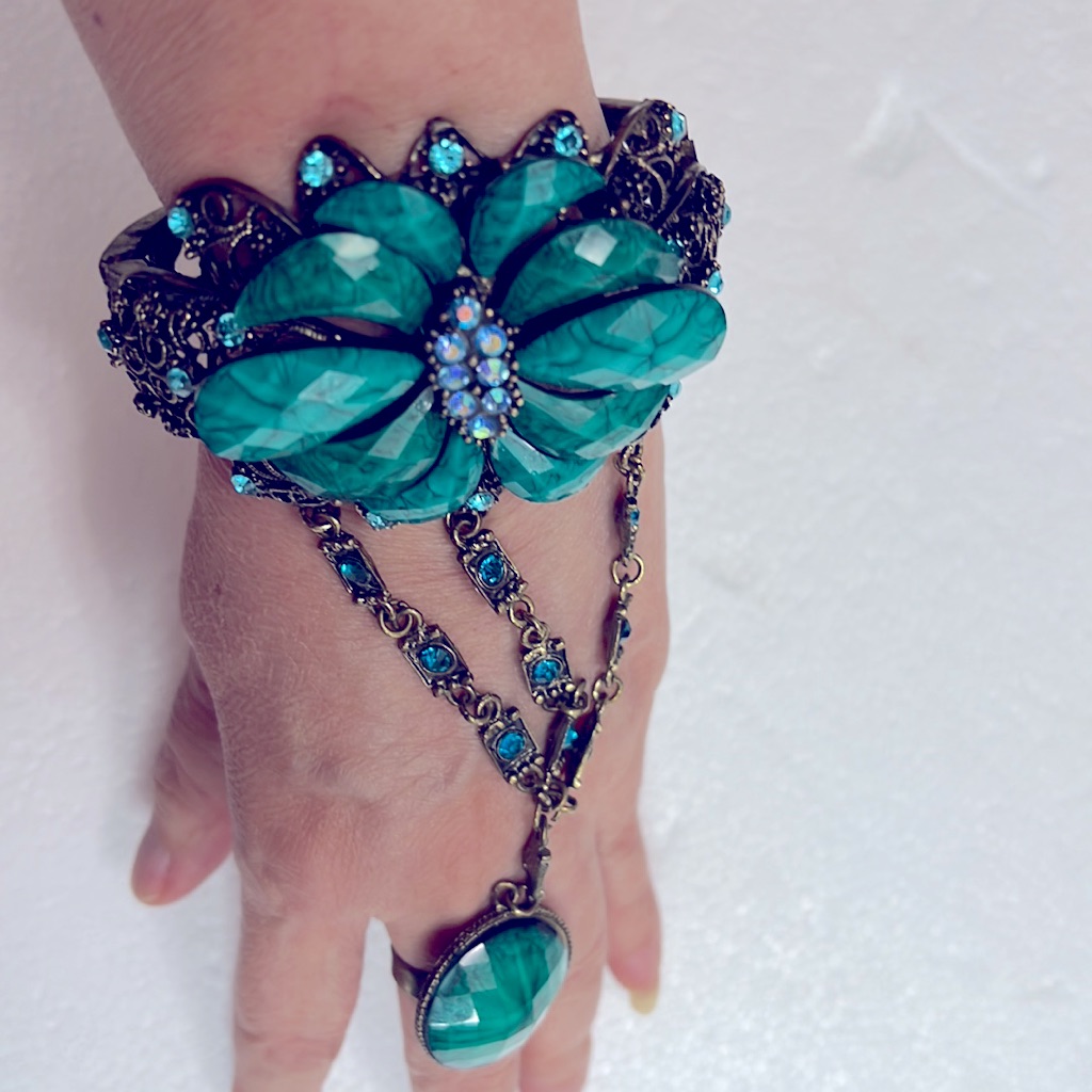 Green Fancy Flower With Ring Green Fancy Flower With Ring